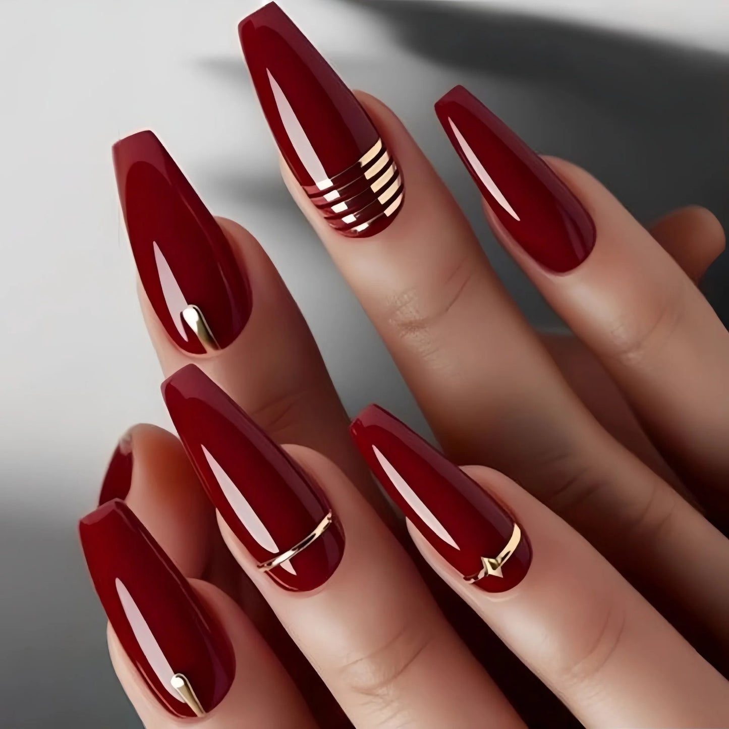 Medium long fake nails for women gilrs wine red colors with strips print almond ballet shape full cover press on false nail art