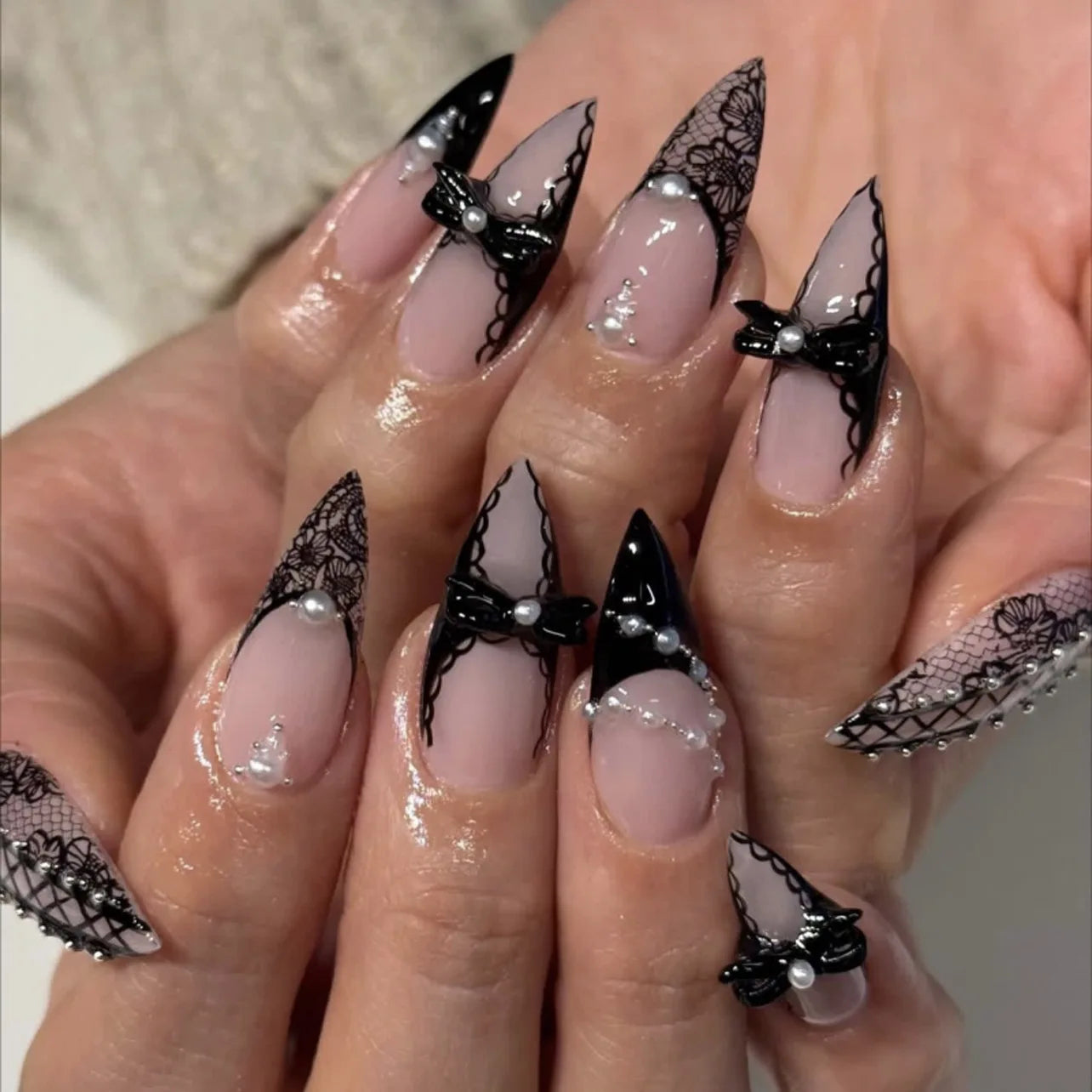 24pcs Long Stiletto False Nails Sets Star Pattern French Fake Nail Tips Metal Decor Almond Press on Nails Finished Pink Manicure