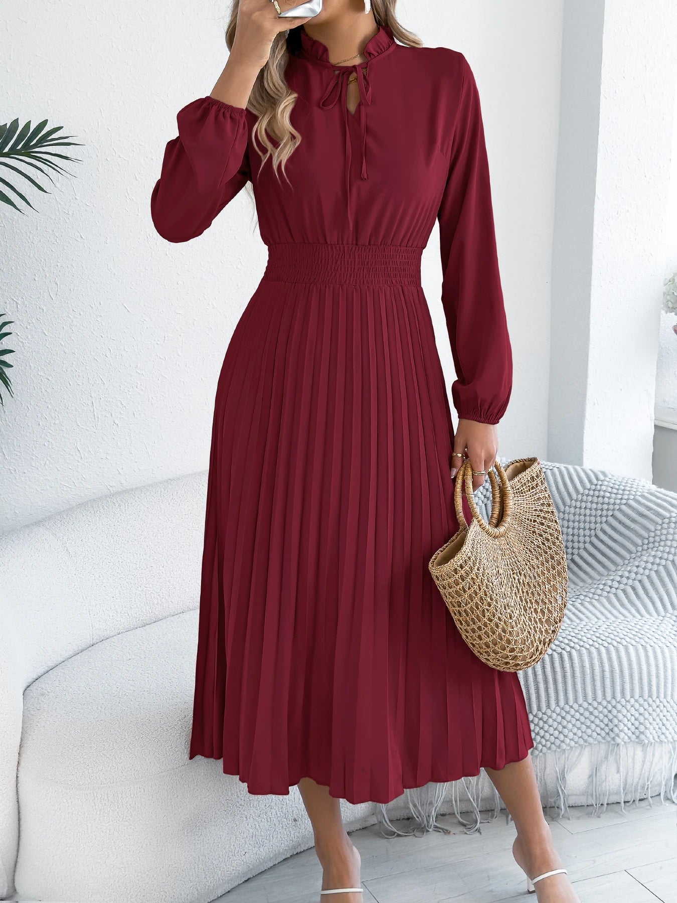 New Arrival Elegant V-Neck Lace-Up Pleated Maxi Dress – Autumn/Spring 2026
