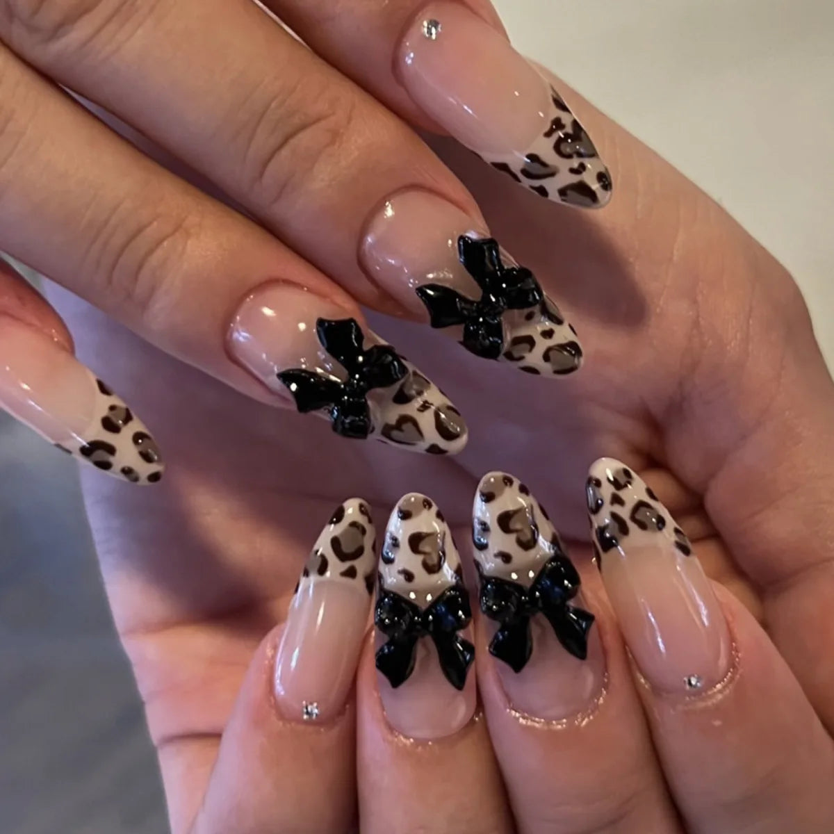 24Pcs Brown Leopard Print Pattern False Nails Press on Long Stiletto Acrylic Manicure Detachable Spice Cool Nails Set for Women