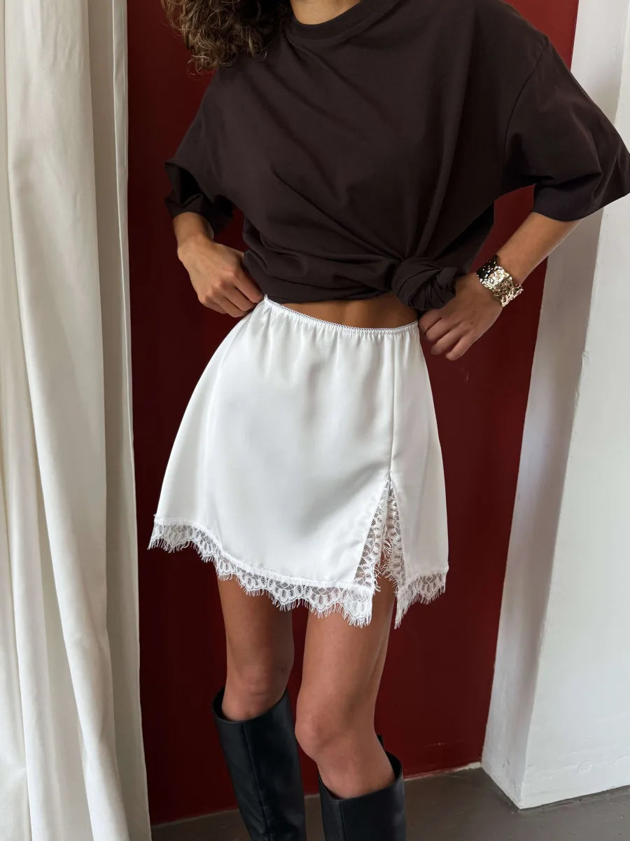 Chic Solid Lace Patchwork Slit Mini Skirt Lady High Waist Slim Fit Hip Hugging Short Skirts 2026 Women Casual Daily Office Wear