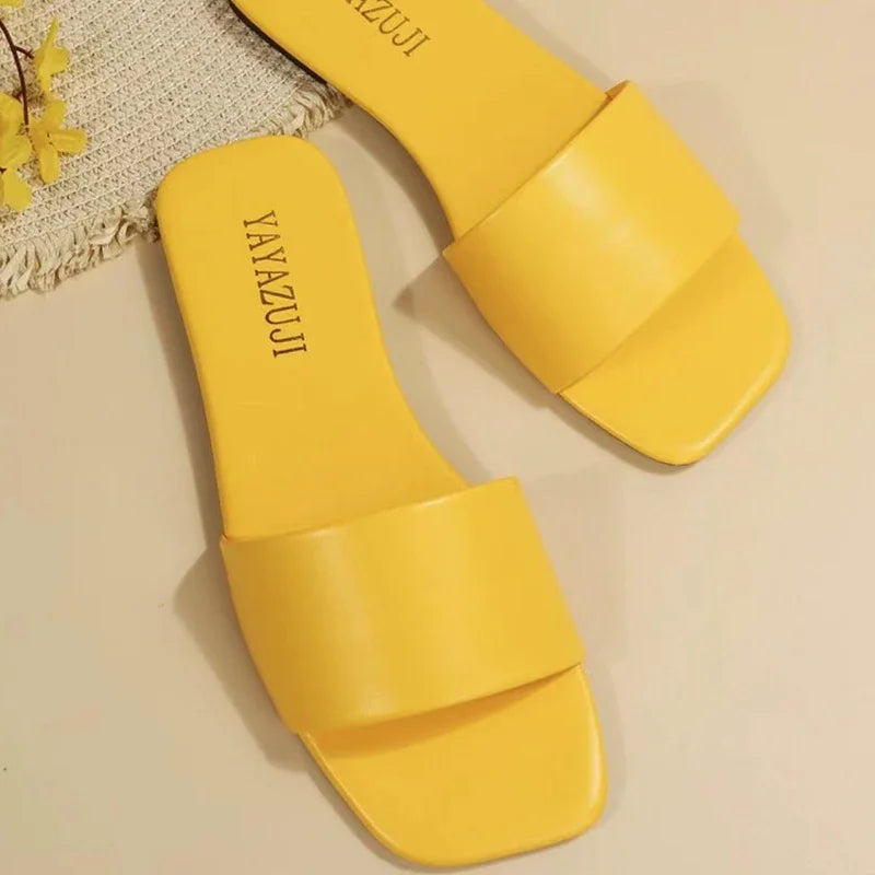 2023 Fashion Minimalist Slide Sandals – Women’s Open-Toe Beach Flats | شباشب نسائية صيفية 2023 – تصميم مينيمالي بحزام واحد مفتوحة من الأمام