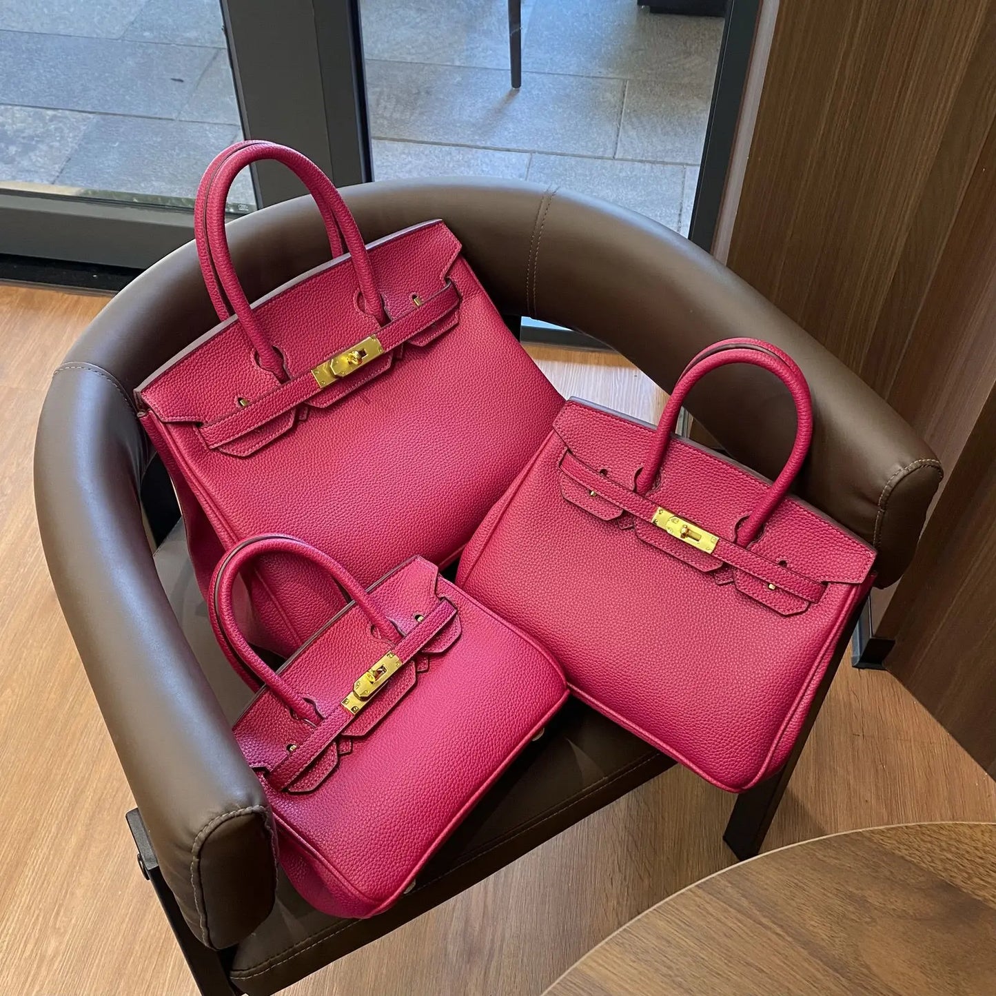 New Platinum Style Women’s Handbag – Large Capacity