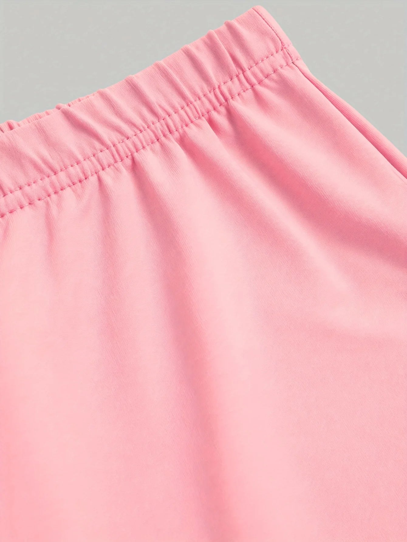 Sweet and Cool Leopard Print Bow Suit for Girls Aged 4-12, White Short-Sleeved Top with Pink Leopard Print Large Bow Paired with Pink Bell-Bottom Pants, Casual and Breathable for Outdoor Wear, Sweet and Cool