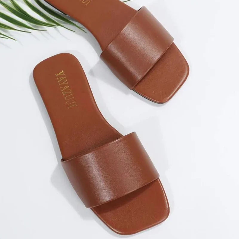 2023 Fashion Minimalist Slide Sandals – Women’s Open-Toe Beach Flats | شباشب نسائية صيفية 2023 – تصميم مينيمالي بحزام واحد مفتوحة من الأمام