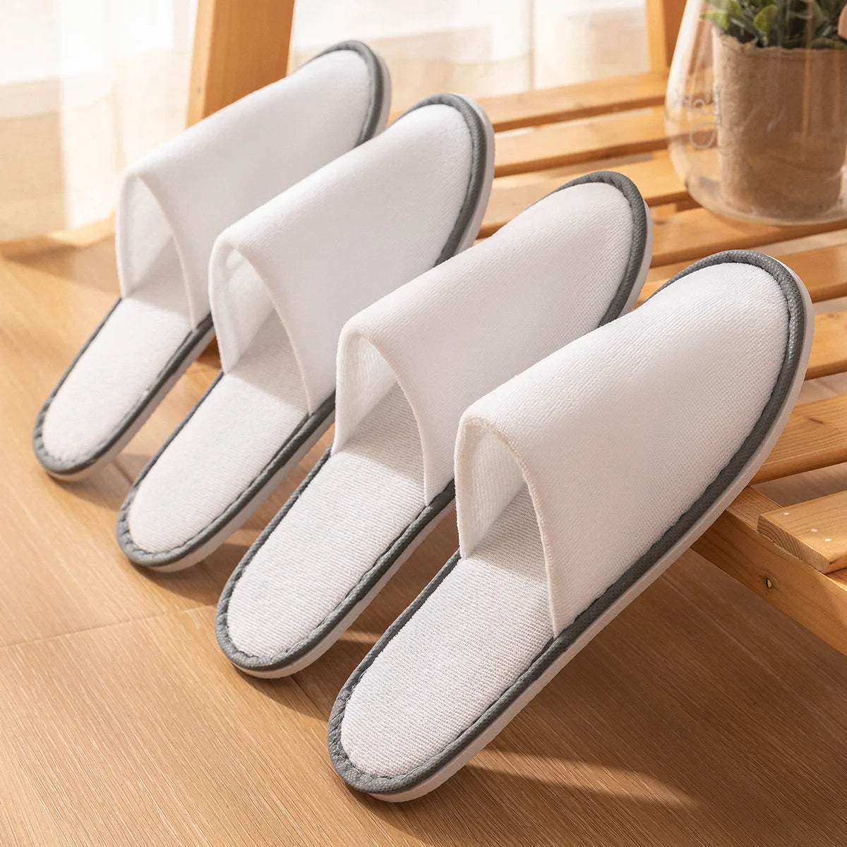 5-Pack Disposable Hotel Slippers – White, Closed-Toe, Non-Slip Bathroom Use | طقم 5 شباشب فندقية للاستعمال مرة واحدة – بيضاء، مغلقة من الأمام، مانعة للانزلاق