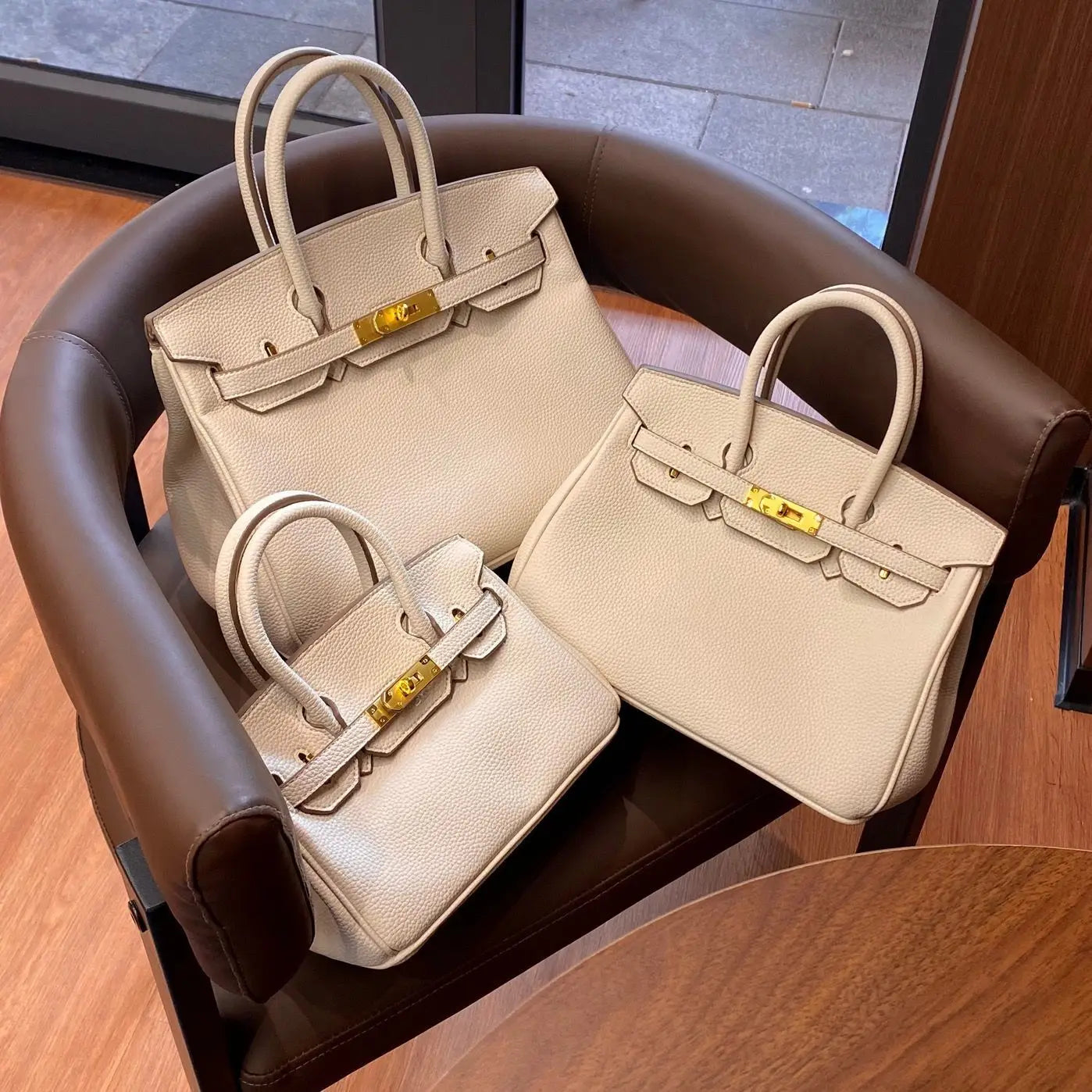 New Platinum Style Women’s Handbag – Large Capacity