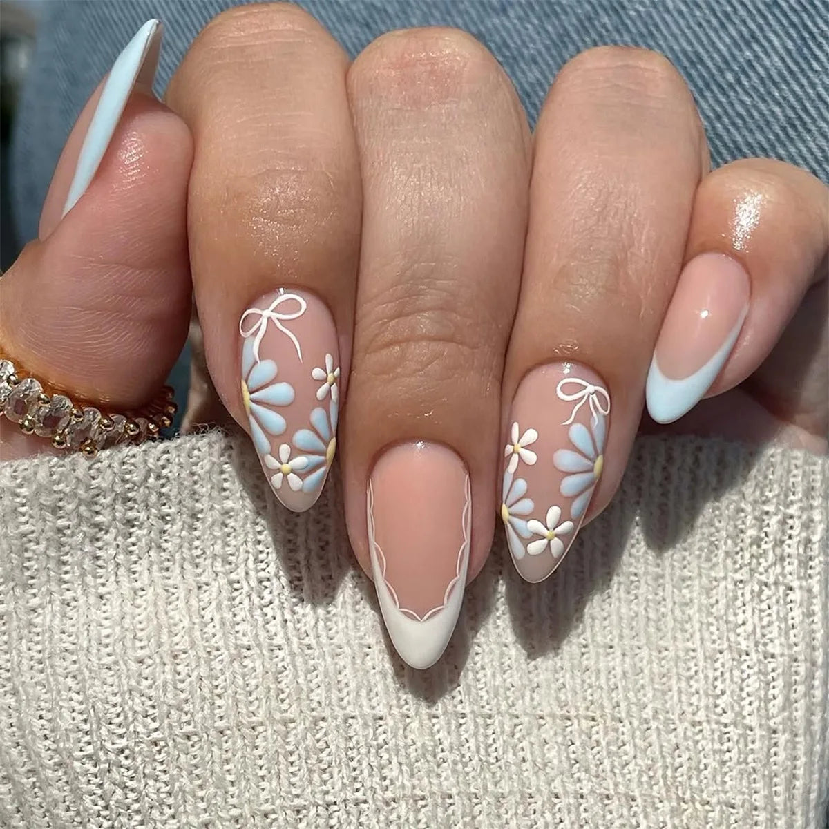 24pcs Short Oval French Fake Nails Flower Designs Press on Nails Almond Detachable Glossy Fake Nails Tips Full Cover Nail Tips
