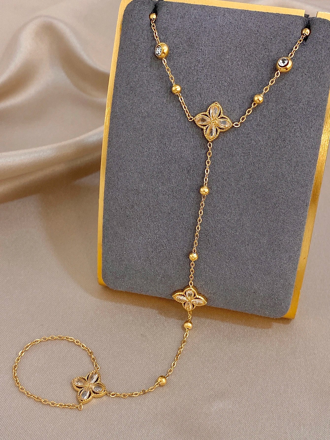 New Trendy Stainless Steel Zircon Flower Back of Hand Chain Finger Bracelet Fashion Chic Sexy Jewelry Waterproof Wholesale Gift