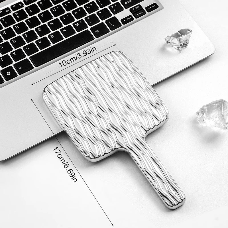 مرآة مربعة صغيرة محمولة جديدة بتصميم سائل، مرآة مكياج يدوية ومكتبية للسفر، مرآة تجميل معدنية