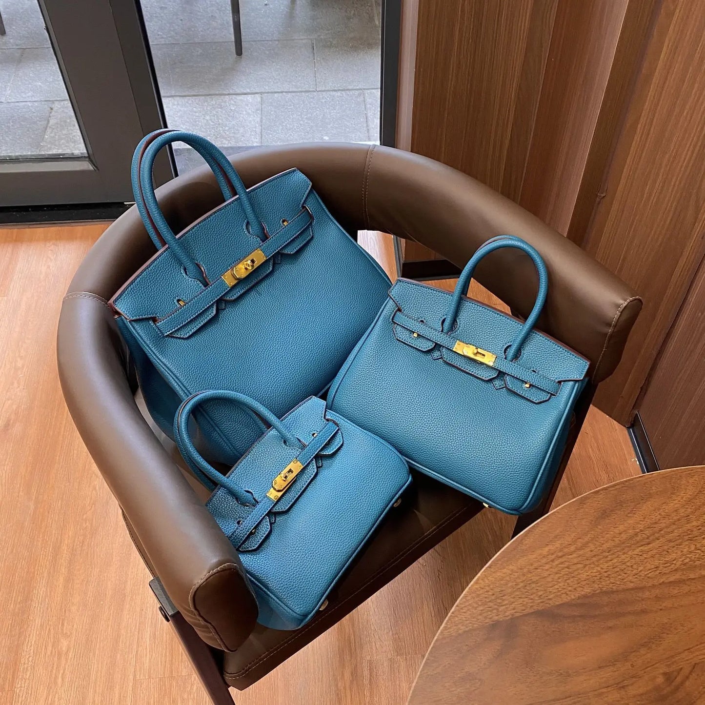 New Platinum Style Women’s Handbag – Large Capacity