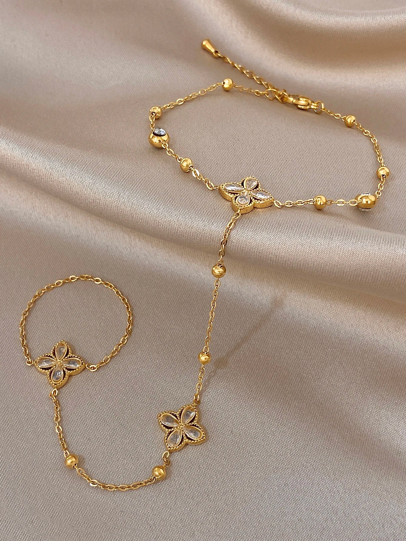 New Trendy Stainless Steel Zircon Flower Back of Hand Chain Finger Bracelet Fashion Chic Sexy Jewelry Waterproof Wholesale Gift
