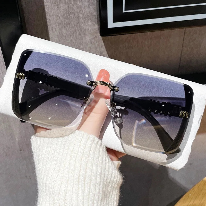 New 2026 Fashion Cool Sunglasses Women Luxury Brand Letters Anti Strong Light Vintage Rimless Sun Glasses Ladies Gafas UV400