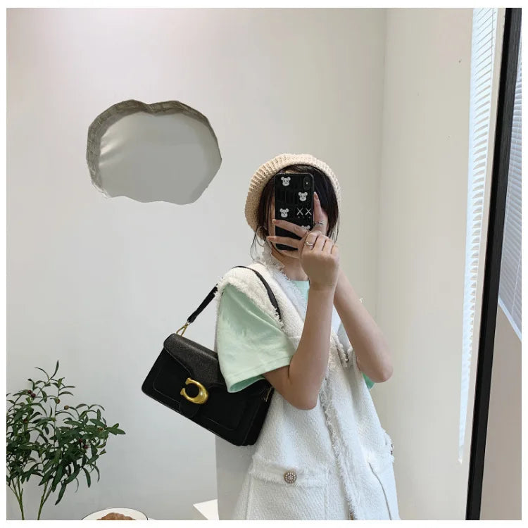 Koujia Rhombic Taby Chain Bag – Elegant Portable Crossbody for Chic Looks شنطة كوجيا تابـي الأنيقة – تصميم هندسي بسلسلة، كروس بودي وعصرية