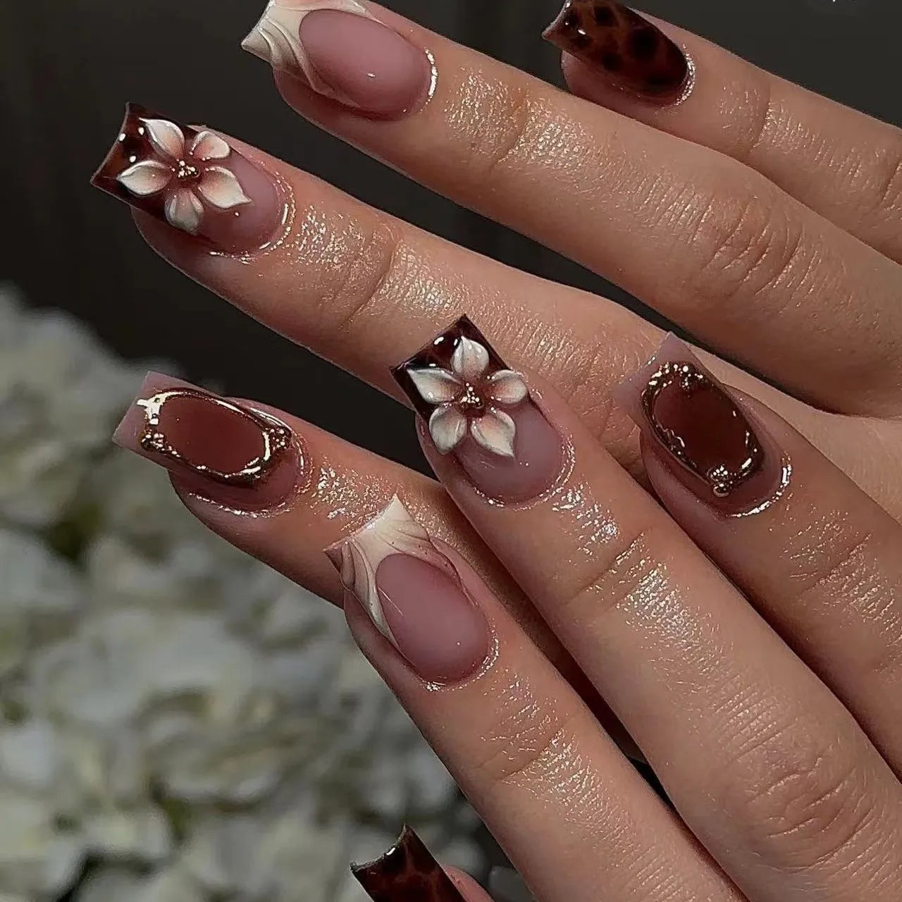 24Pcs Mid-length Fake Nails with Glue Wearable Glitter Press on Nail Detachable French Sweet Butterfly Acrylic Nail Manicure Tip