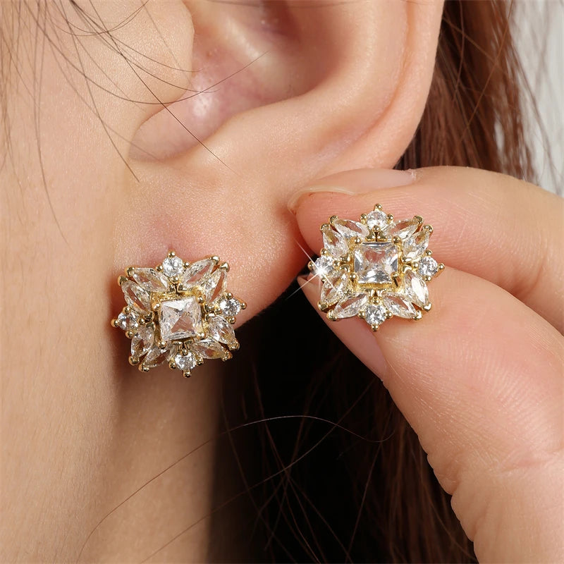 أقراط زاكول الفاخرة المربعة من الزركونيا بتصميم زهرة، أقراط كبس للنساء والفتيات، معدن بلون ذهبي وكريستال، مجوهرات للأذن لحفلات الزفاف والمهرجانات