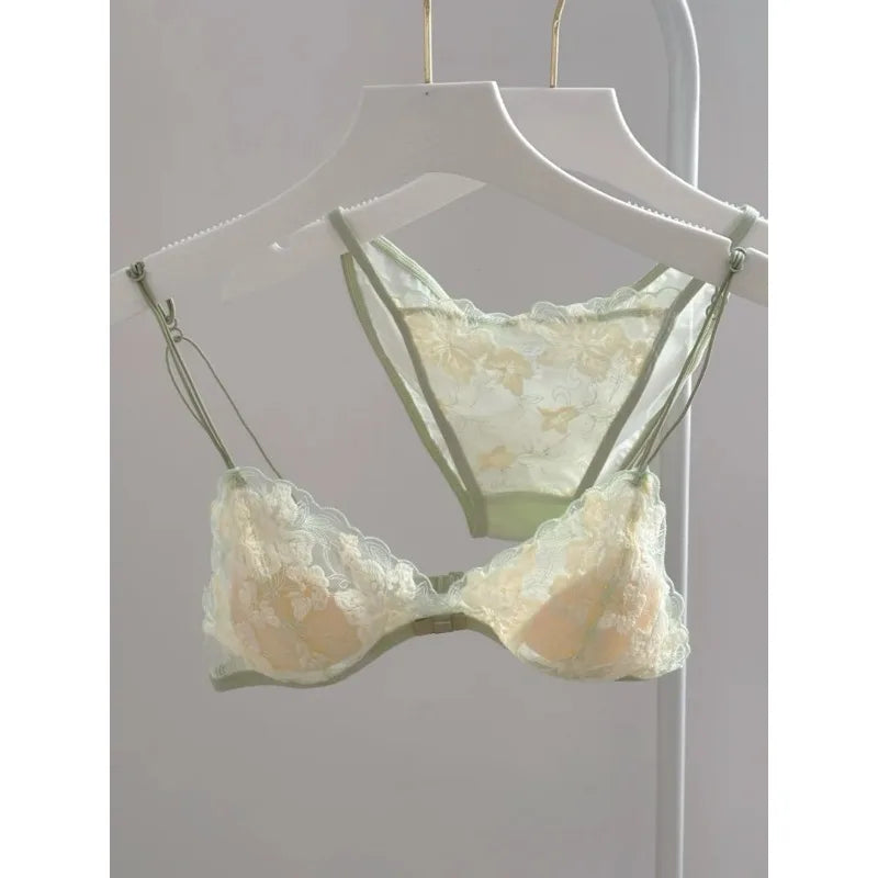 French Style Triangle Cup Bralette Embroidered Lace Wireless Hollow Out Pure Desire Lingerie Set CA MOYISU Lingerie Sensual Set