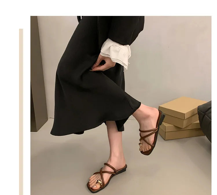 Women Summer Slippers Ladies Sandals Metal Decor Thong Flip Flop Low Heel Shoes Woman Outdoor Retro Brown Sandals Female