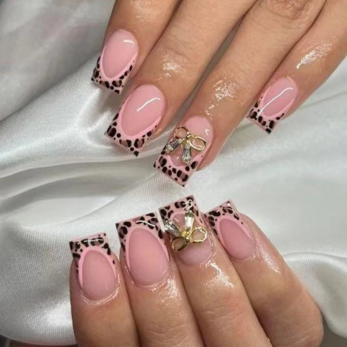 24pcs Leopard Print Full Cover Blush Nail Tips Finished Black French Fake Nail Gradient Flower Pearl Square Press on False Nails