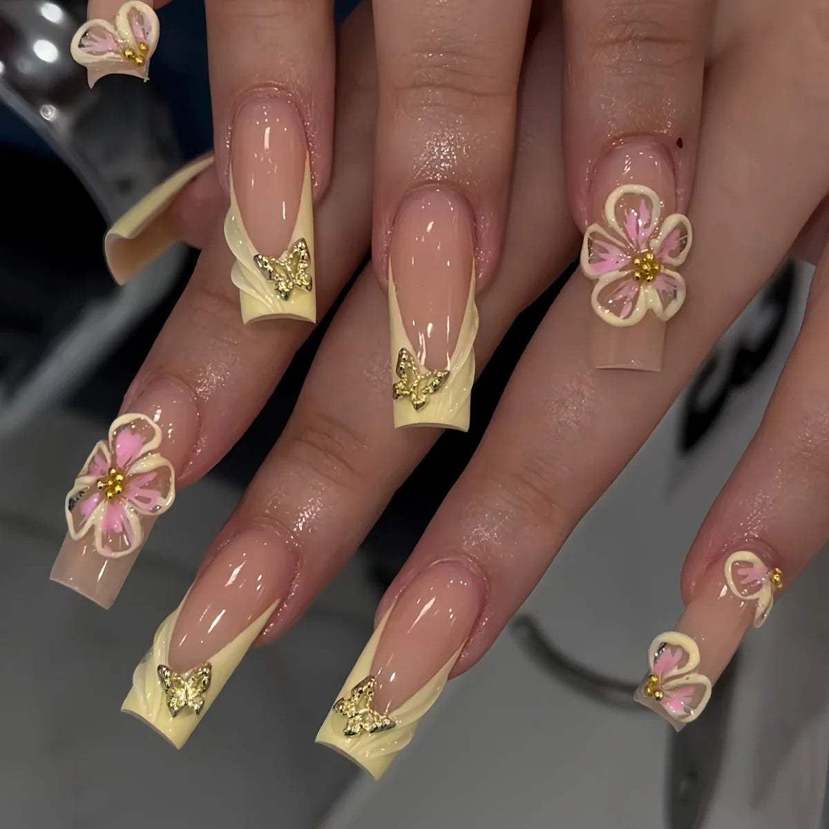 24pcs Green French Fake Nail Spring Summer Long Square Press on Nails Woman with Flower Design False Nail Sets Wearable Manicure