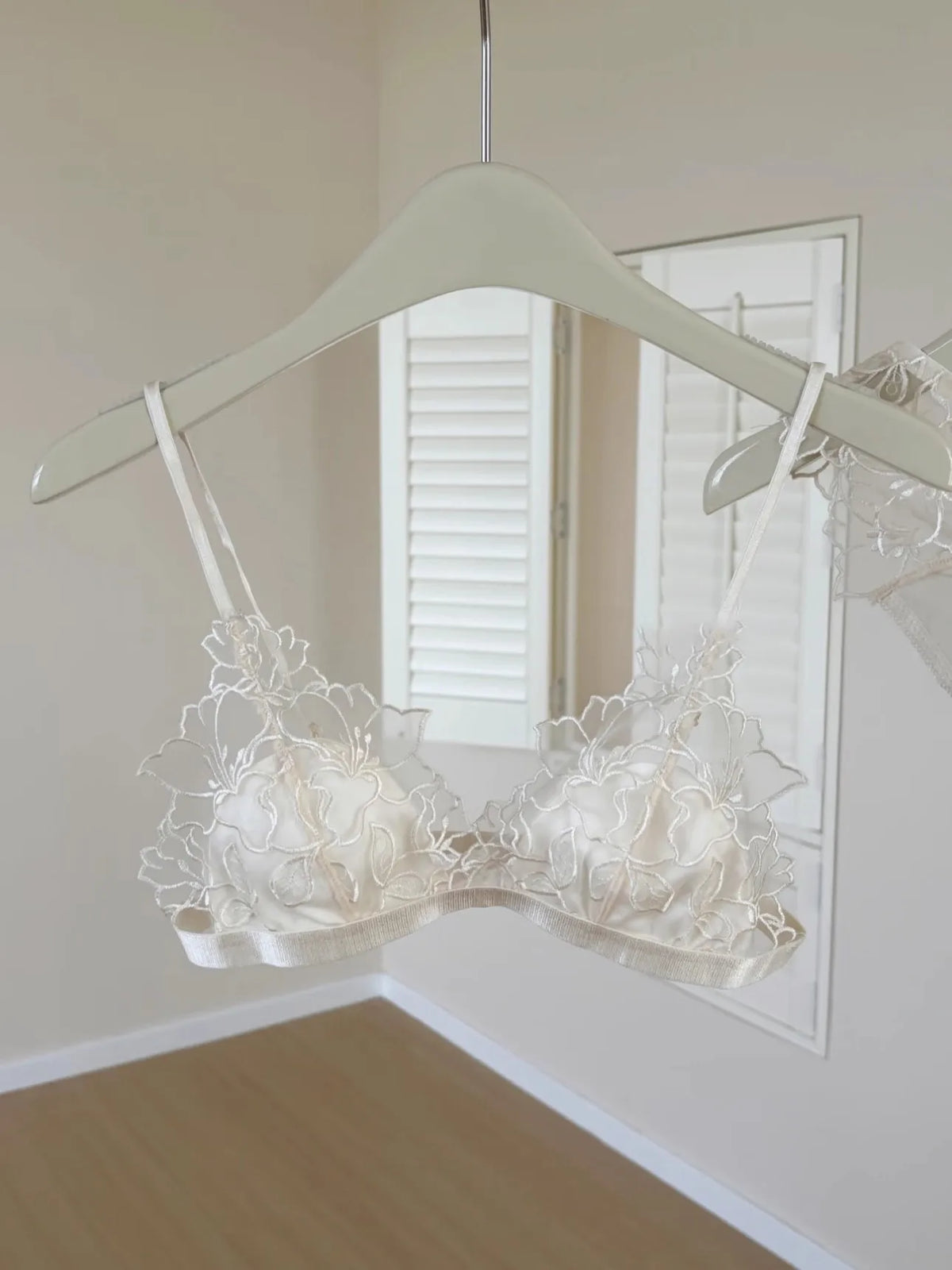 Sexy French Lace Bralette & Underwear Set, Lightweight Wireless Triangle Cup Bra for Women, Pure Elegant Small Boobs S-XL MOYISU