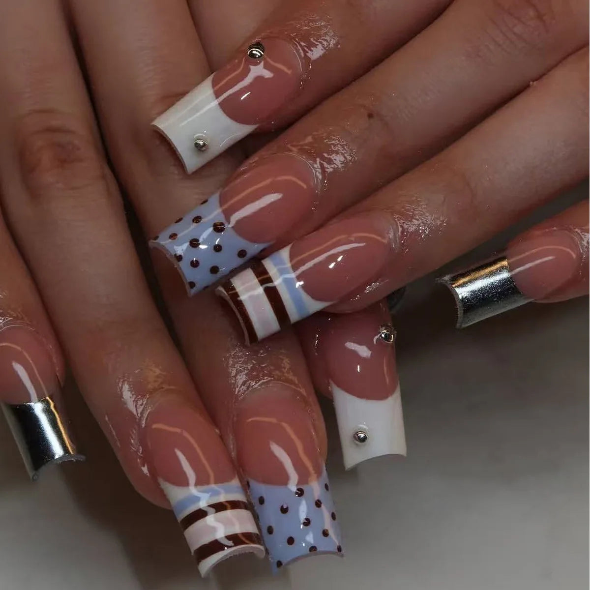 24PCS Gothic False Nails Dark Red Vine Pattern Medium Coffin Press on Nail Sticker Sweet Cool Glossy French Fake Nail Spice Girl