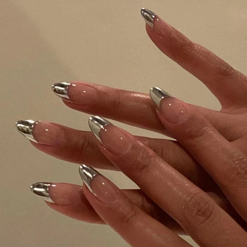 24Pcs Simple Green French False Nails Short Almond Fake Nails with Wave Line Design Wearable Round Head Press on Nail Tips