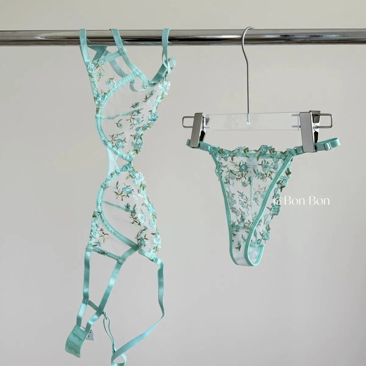 French Sheer Floral Sensual Lingerie Set Ultra Thin See Through Bralette with Soft Or Women Large Bust Support S-XL 32-38 MOYISU