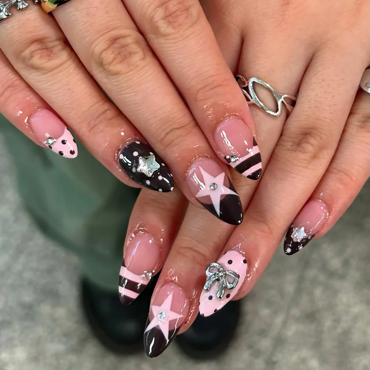 24Pcs Autumn Winter Matte Almond False Nails with Glue Rose Leaf Printing Nail Art Simple Full Cover Press on Acrylic Nails Tips
