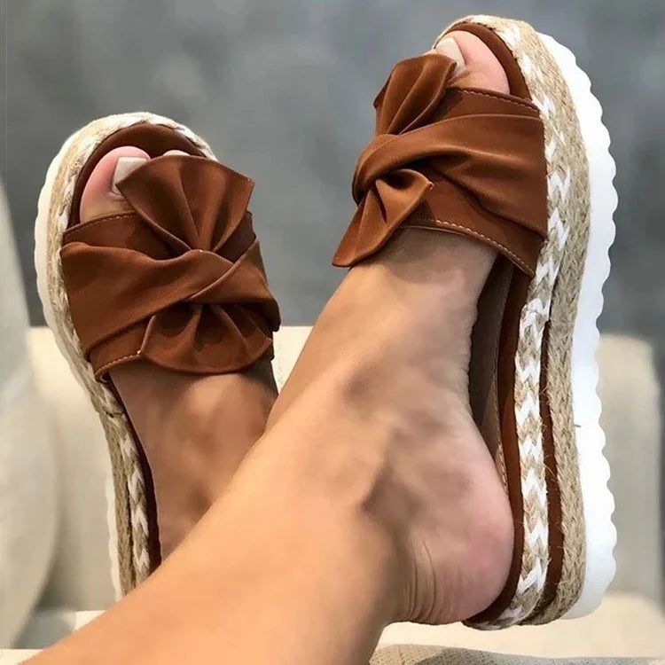 Women’s Wedge Heel Sandals – Elegant Flower Platform Summer Slippers | صندل نسائي بكعب عريض – شباشب صيفية أنيقة بنعل مرتفع وزهرة