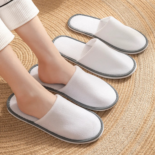 5-Pack Disposable Hotel Slippers – White, Closed-Toe, Non-Slip Bathroom Use | طقم 5 شباشب فندقية للاستعمال مرة واحدة – بيضاء، مغلقة من الأمام، مانعة للانزلاق