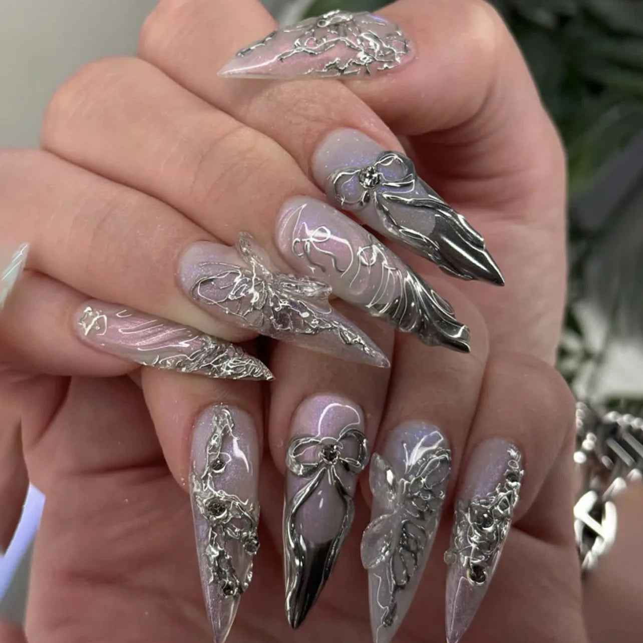 24Pcs French Flowers Pattern Almond Simple False Nails Set with Gloden Stripes Designs Detachable Finished Nails with Jelly Glue