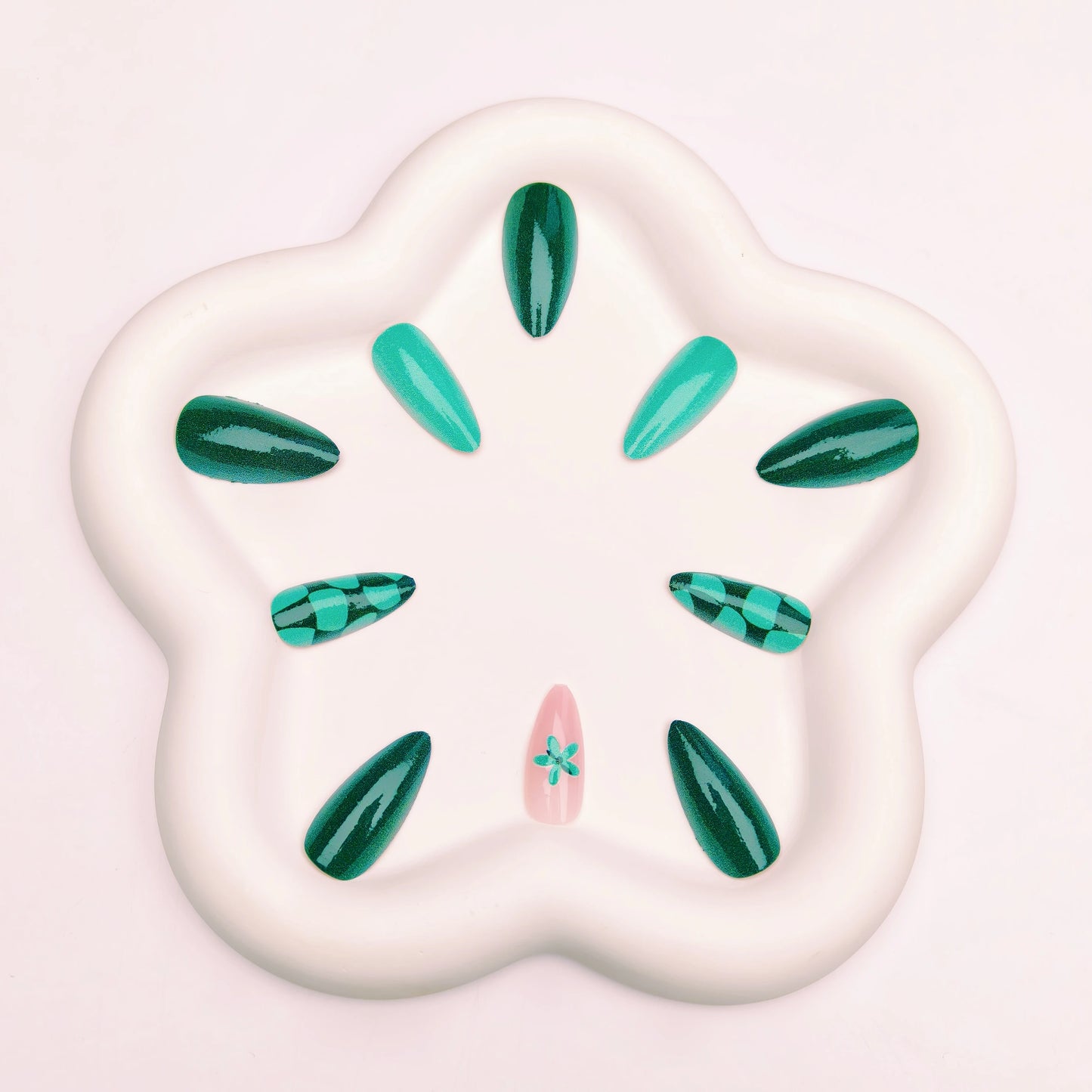 Green Plaid Petals Pure Color Manicure Wearable Nails 24 Pieces