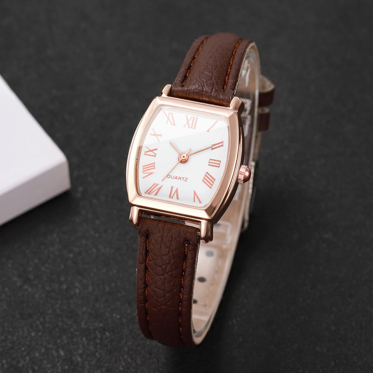 Elegant Tonneau Women Quartz Watch Leather Strap Roman Dial Fashion Ladies Wristwatches Relogio Feminino（Without Box）