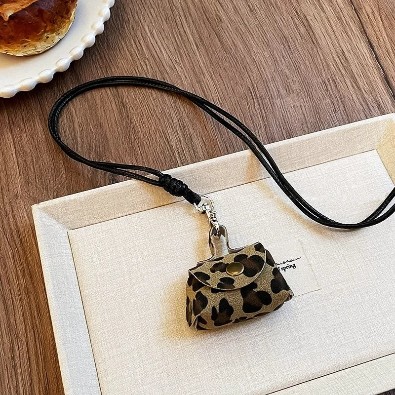 LATS Red Heart Pendant Necklace Vintage 80s Aesthetic Love Inspired Choker New Fashion Romantic Heart Necklace for Women