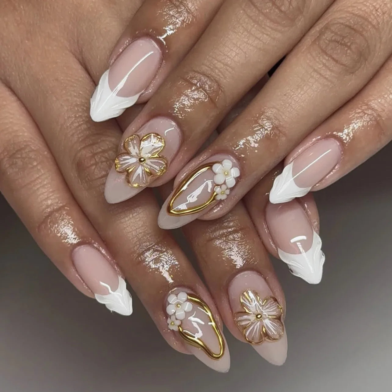 24Pcs French Flowers Pattern Almond Simple False Nails Set with Gloden Stripes Designs Detachable Finished Nails with Jelly Glue