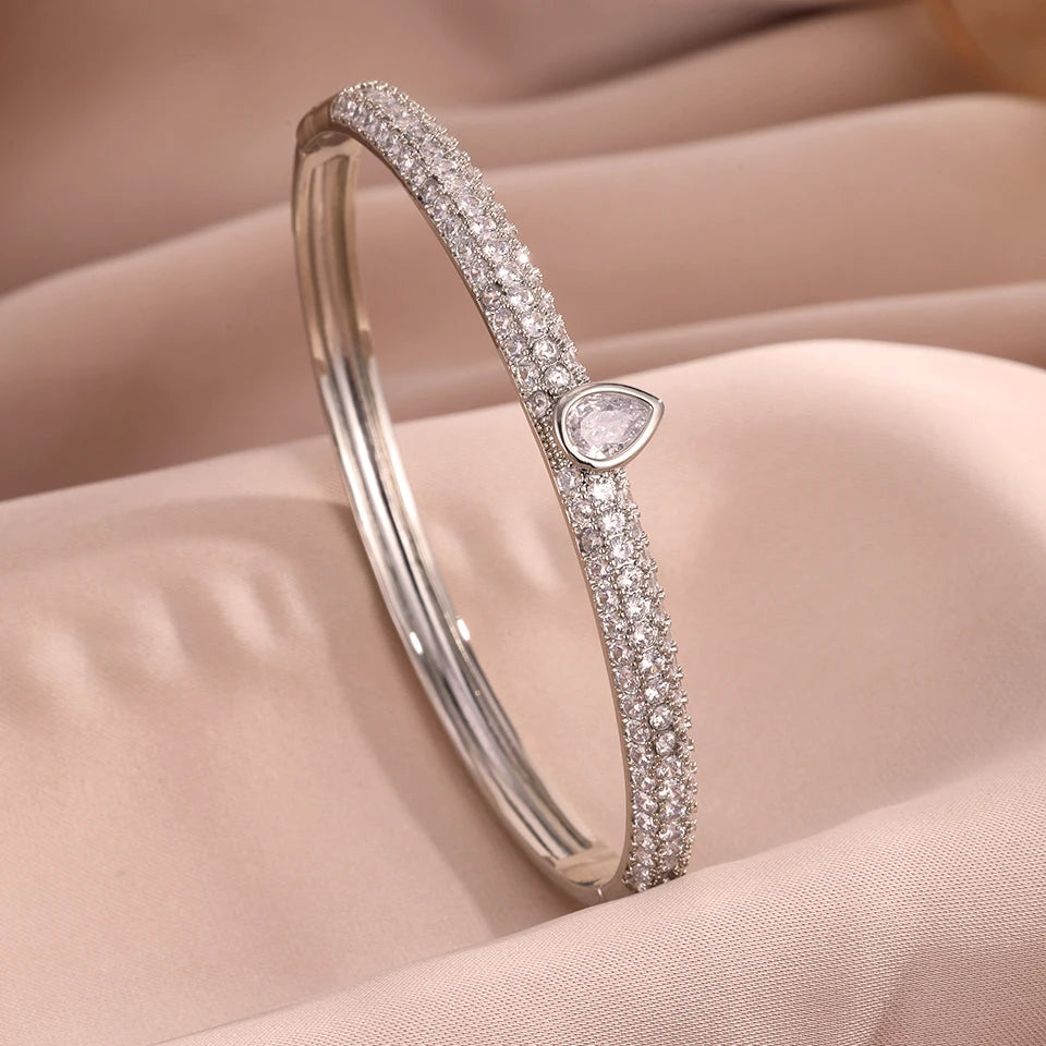ZAKOL 1pcs Micro Paved Zirconia Single Water Drop Charm Bracelet for Women Full CZ Bangles Exquisite Holiday Jewelry Gifts