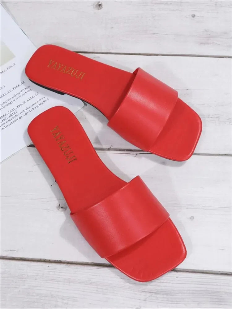 2023 Fashion Minimalist Slide Sandals – Women’s Open-Toe Beach Flats | شباشب نسائية صيفية 2023 – تصميم مينيمالي بحزام واحد مفتوحة من الأمام