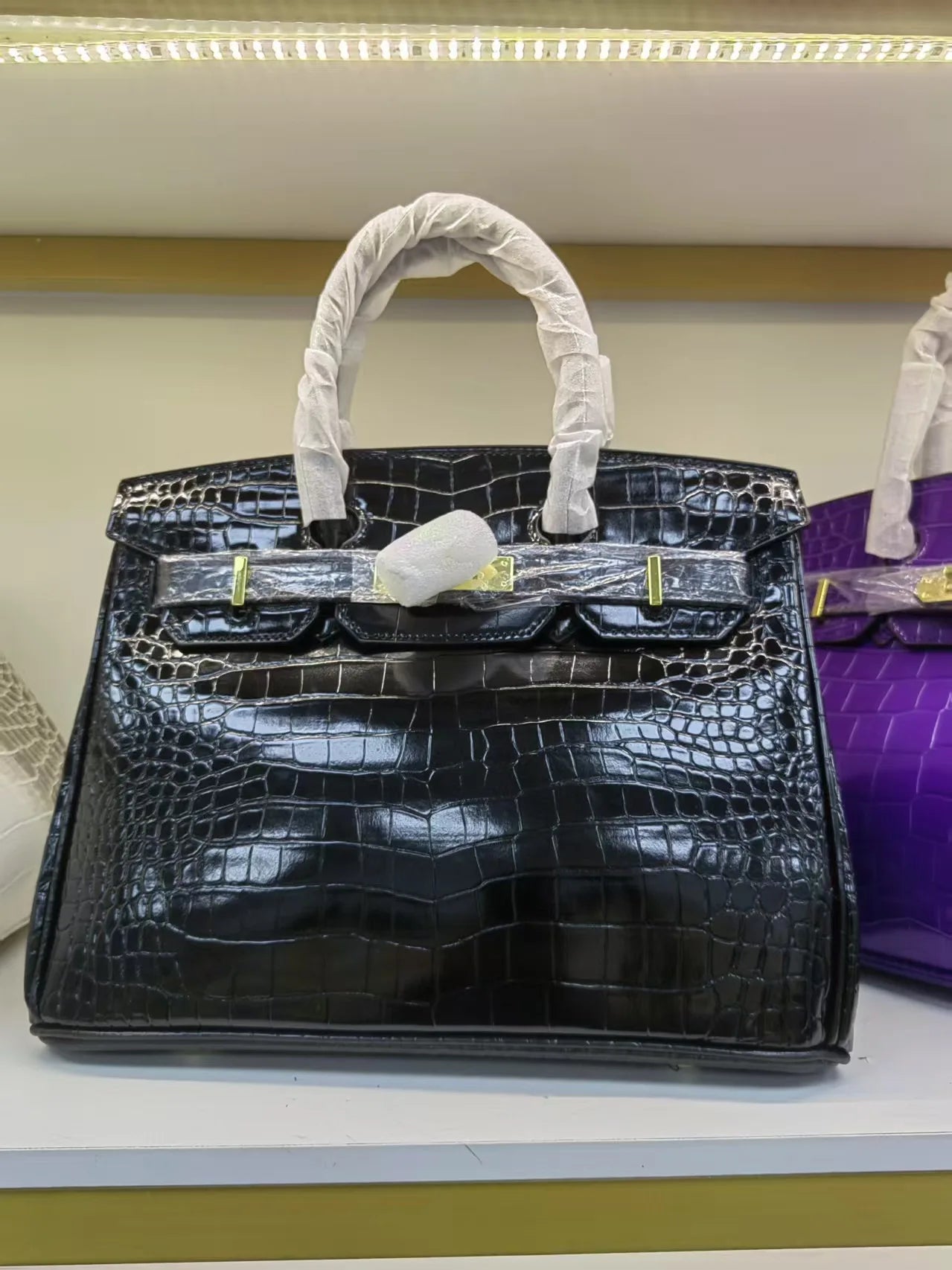 2026 New Model Crocodile Pattern Platinum Handbag – Gold Buckle