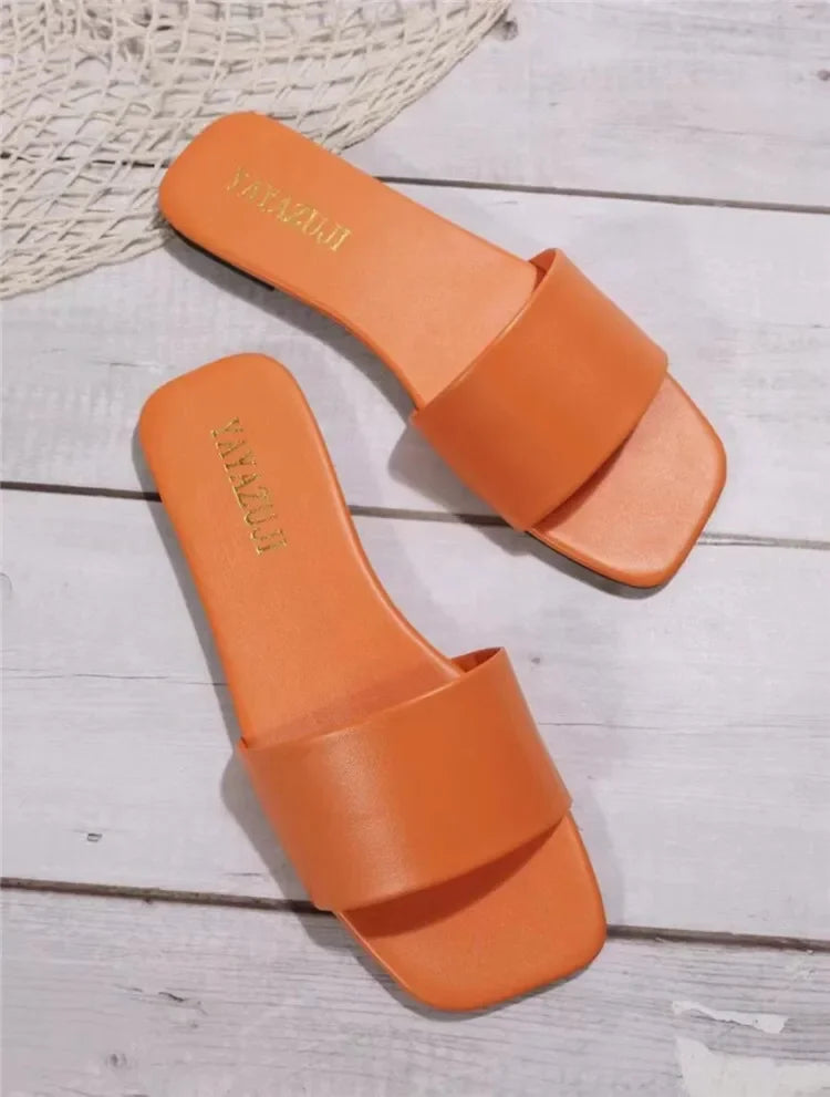 2023 Fashion Minimalist Slide Sandals – Women’s Open-Toe Beach Flats | شباشب نسائية صيفية 2023 – تصميم مينيمالي بحزام واحد مفتوحة من الأمام