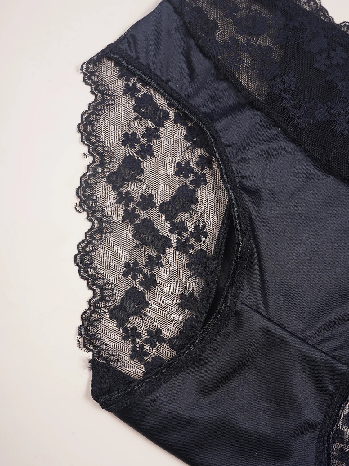 5PCS Solid Color Women's Underwear Sexy Lace Embroidery Small Flower Splicing Panties Mid Waist Briefs Suitable for All Seasons