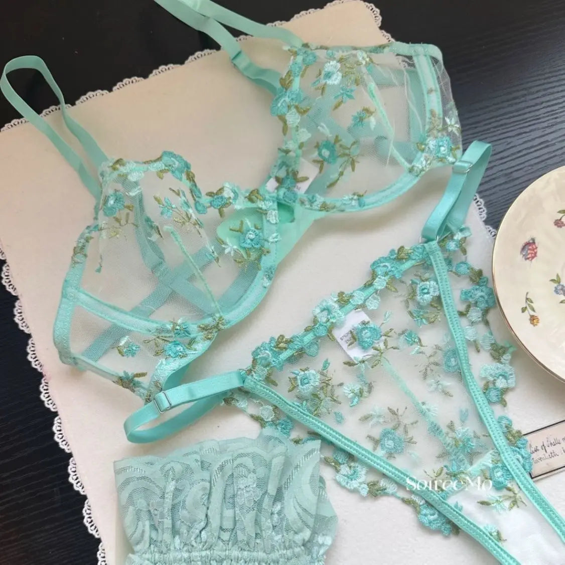 French Sheer Floral Sensual Lingerie Set Ultra Thin See Through Bralette with Soft Or Women Large Bust Support S-XL 32-38 MOYISU
