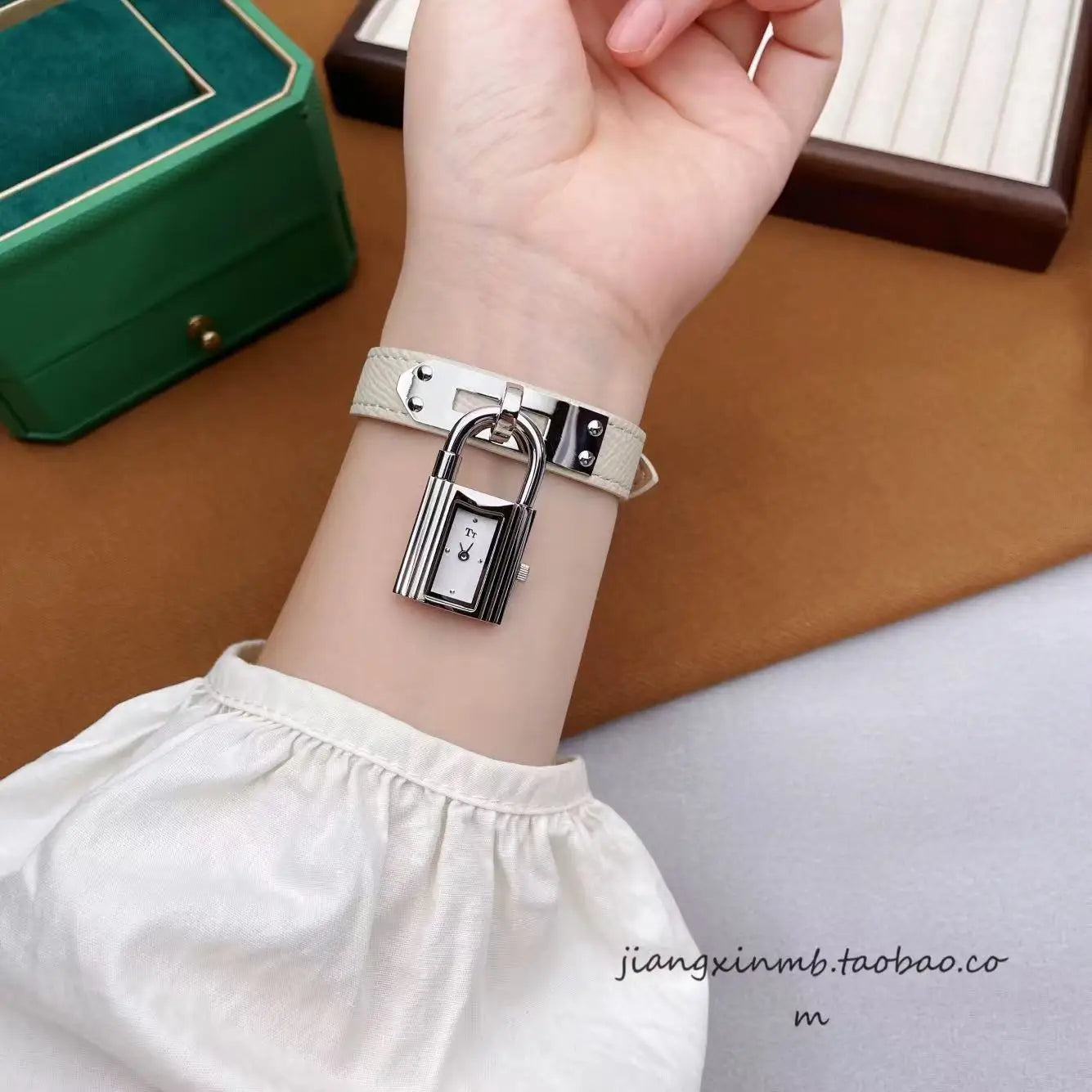 New Lock Dial Light Luxury Women’s Watch – Quartz