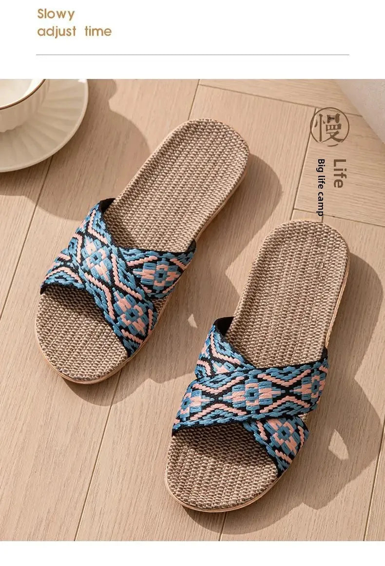 Open-Toe Crossed Linen Slippers – Unisex Summer Indoor Sandals | شباشب صيفية مفتوحة من الكتان للرجال والنساء – تصميم متقاطع مريح للمنزل