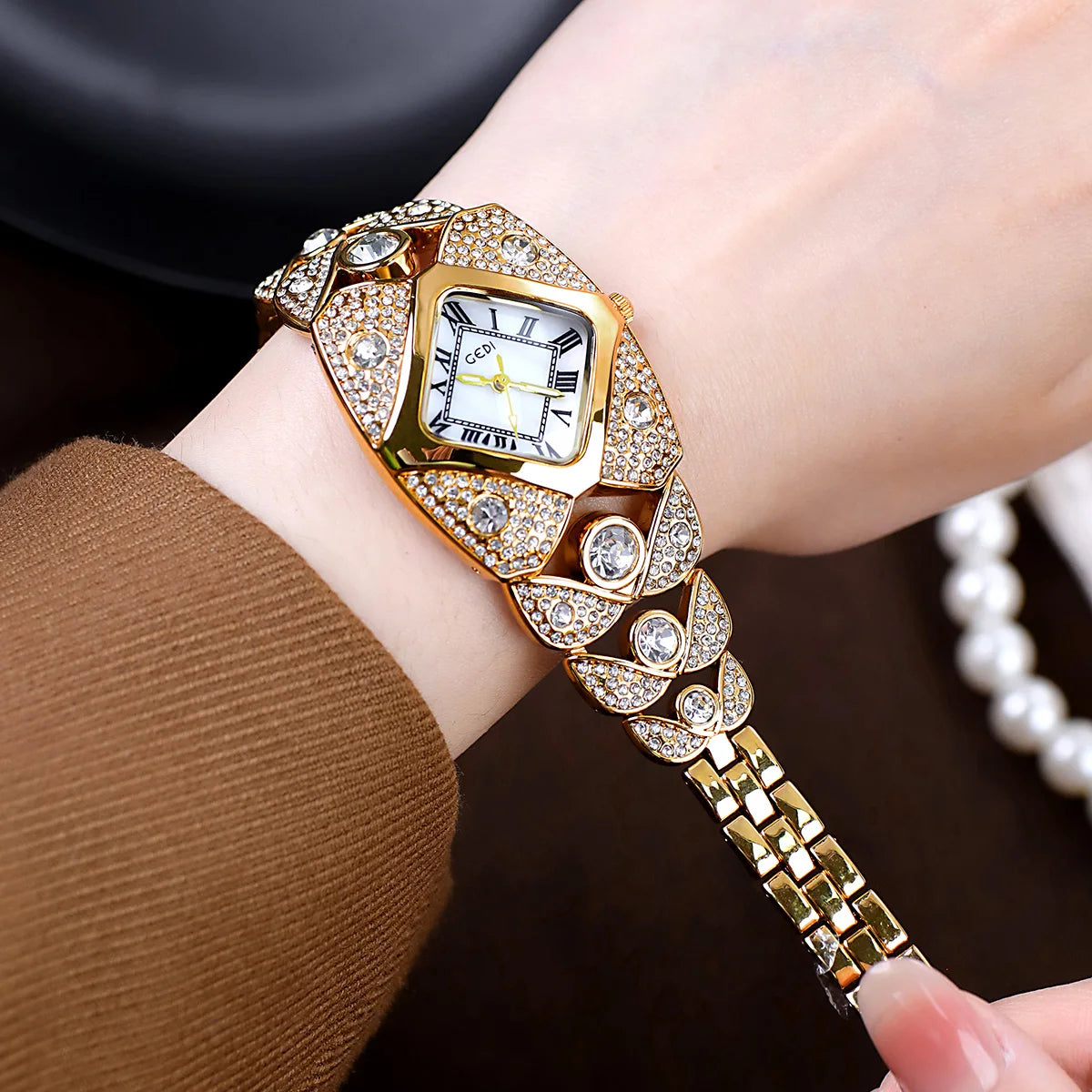 2026 New Light Luxury Diamond Bracelet Women’s Watch – Square Design
