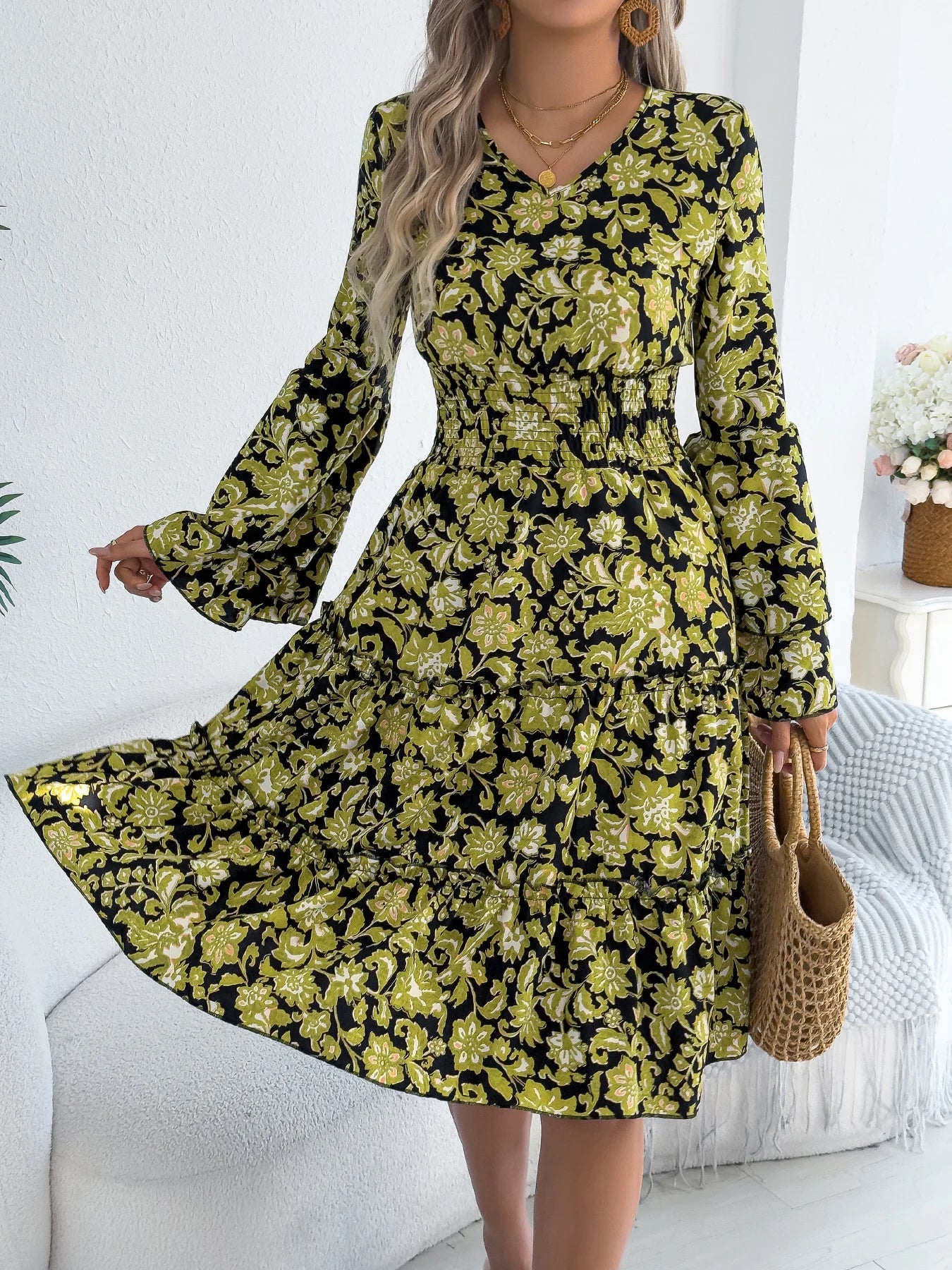 New Arrival Elegant V-Neck Contrast Floral Print Dress – Ruffled Flare Sleeve (Spring)