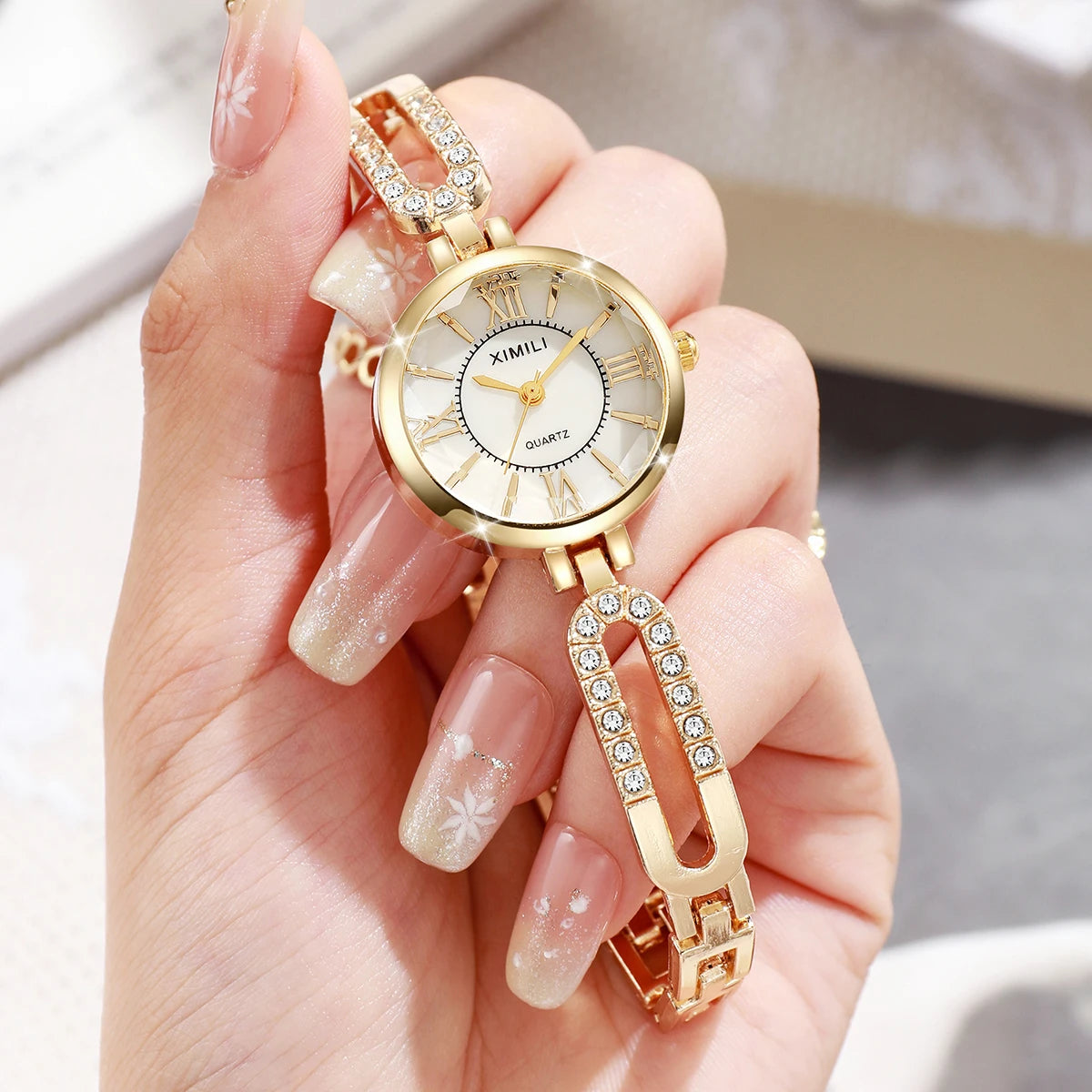 Fashion Roma Dial Women Quartz Watch Luxury Rhinestone Golden Bracelet Strap Ladies Wristwatches Relogio Feminino（Without Box）