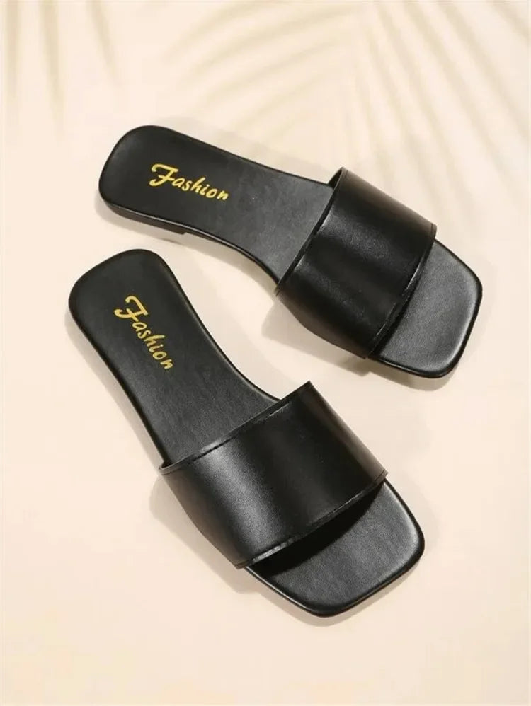 2023 Fashion Minimalist Slide Sandals – Women’s Open-Toe Beach Flats | شباشب نسائية صيفية 2023 – تصميم مينيمالي بحزام واحد مفتوحة من الأمام
