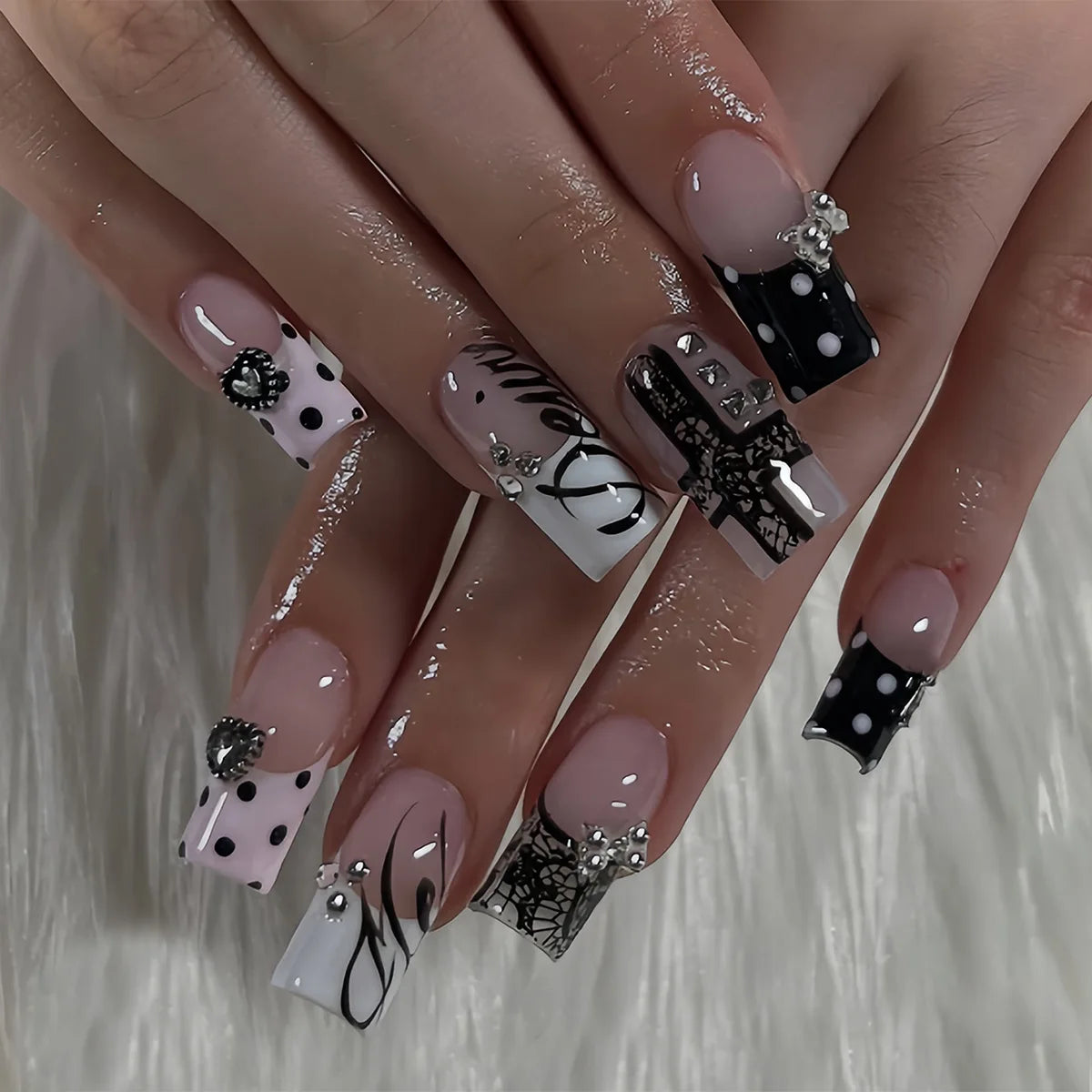 24PCS Gothic False Nails Dark Red Vine Pattern Medium Coffin Press on Nail Sticker Sweet Cool Glossy French Fake Nail Spice Girl