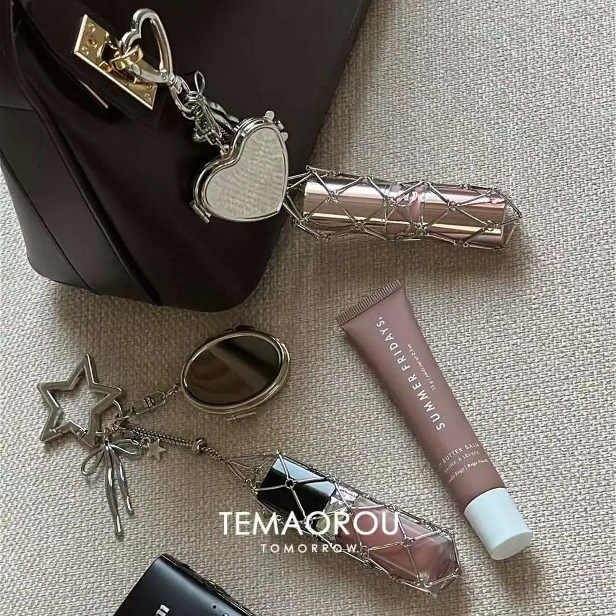 ZAKOL Sliver Color Lipstick Holder Keychain Star Mirror Compact Case with Lipstick Slot For Travel-Friendly Makeup Organizer